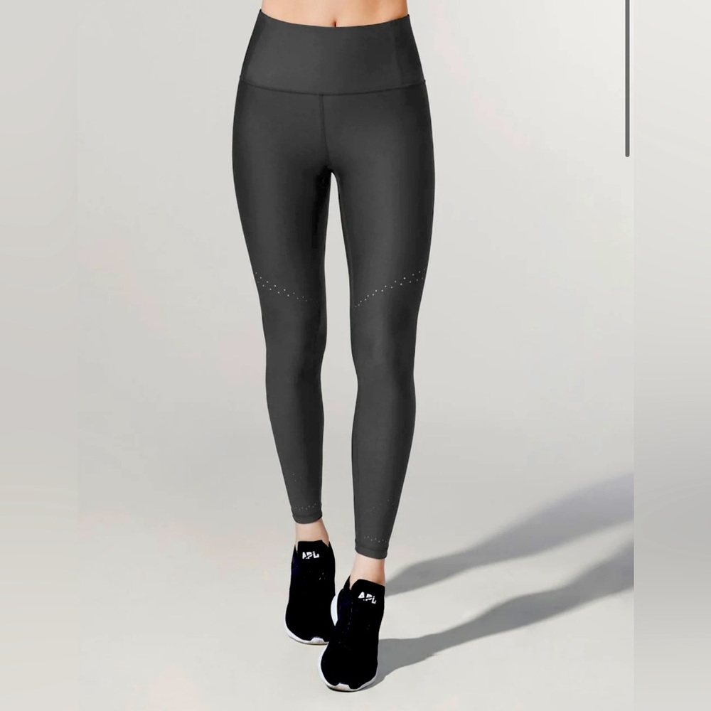 Lululemon Zoned In High Rise Tight 27”